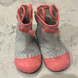 Baby girl robeez boots !